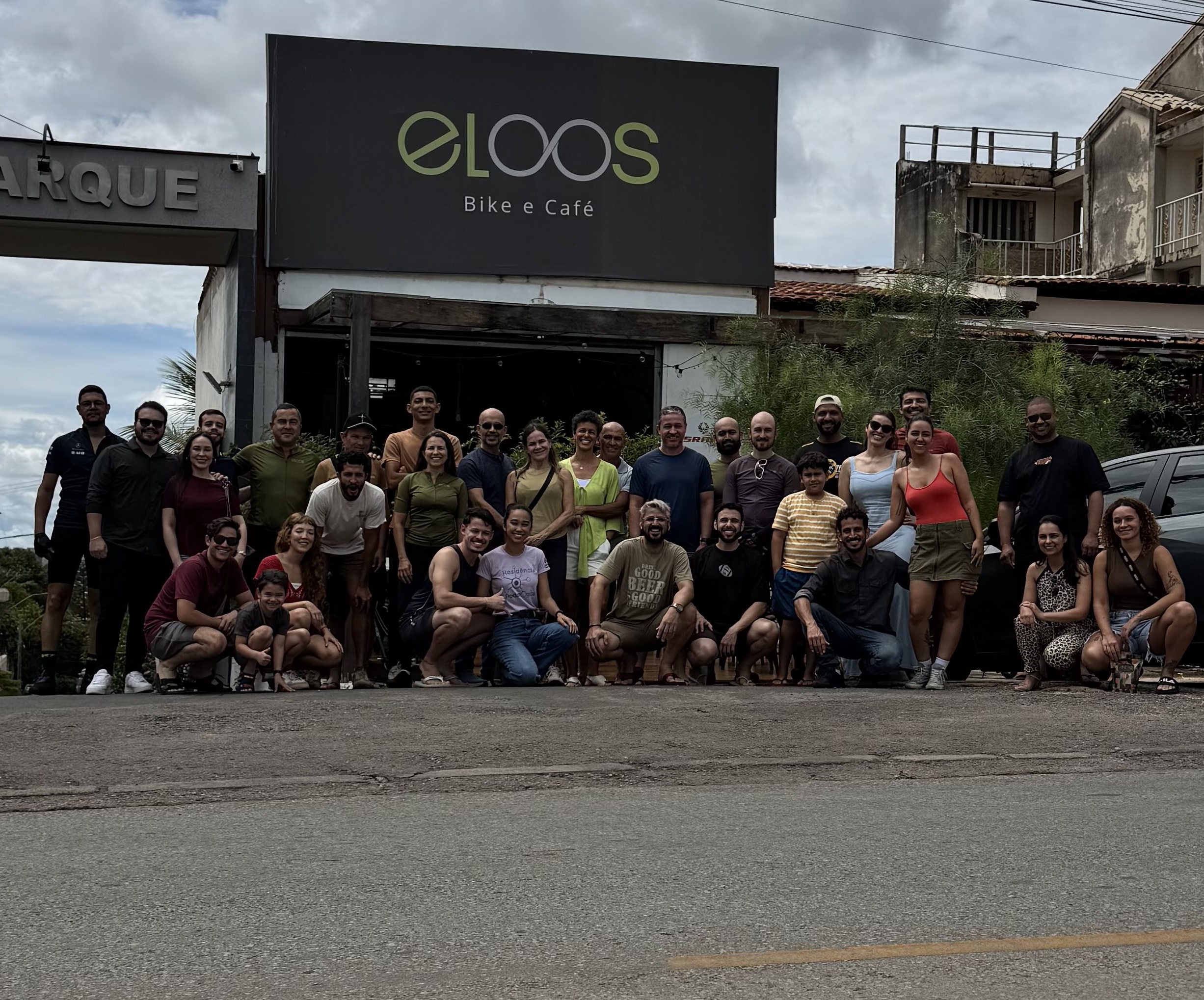 Equipe e clientes da Eloos